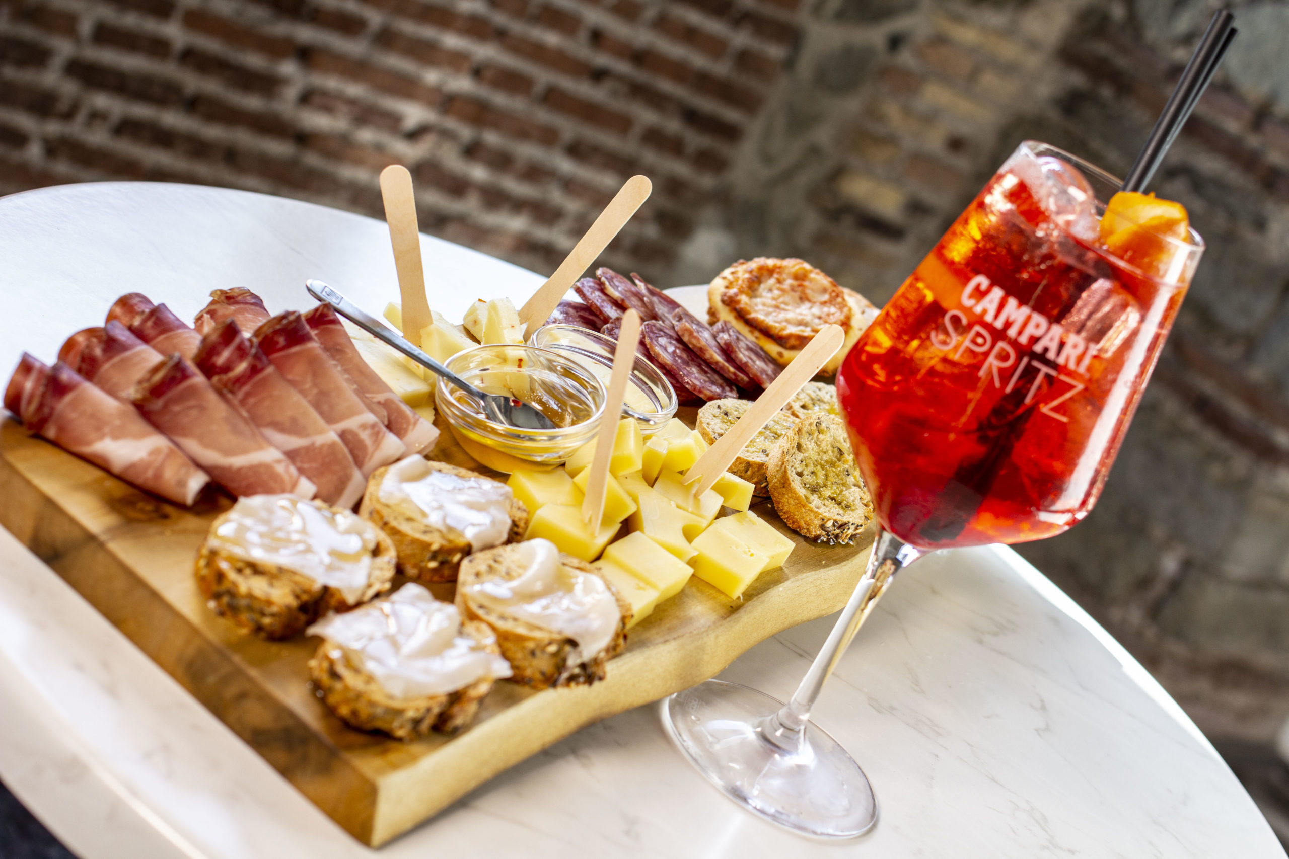 Aperitivo a Frascati, migliore aperitivo frascati, frascati aperitivo, roma aperitivo, migliore aperitivo roma, aperitivo Grottaferrata, migliore aperitivo castelli romani, aperitivo castelli romani, aperitivo Roma sud, apericena frascati, apericena Grottaferrata, apericena castelli romani, migliore apericena castelli romani, spritz frascati, migliore spritz Lazio, migliore spritz roma, spritz particolari roma, aperitivo particolare frascati, aperitivo particolare castelli romani